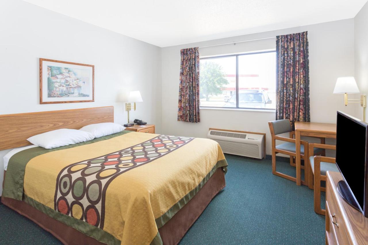 Super 8 By Wyndham Dewitt Hotell Eksteriør bilde